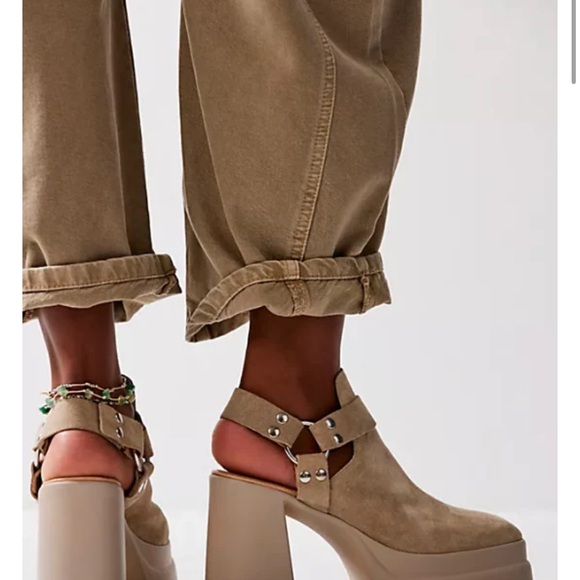 Free people Hybrid Harness Boot in Diamond Suede
Size 10 new in box cream beige - Picture 2 of 16